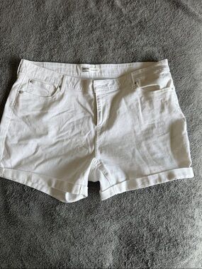 Signature by Levi Strauss White Rolled Hem Jean Shorts